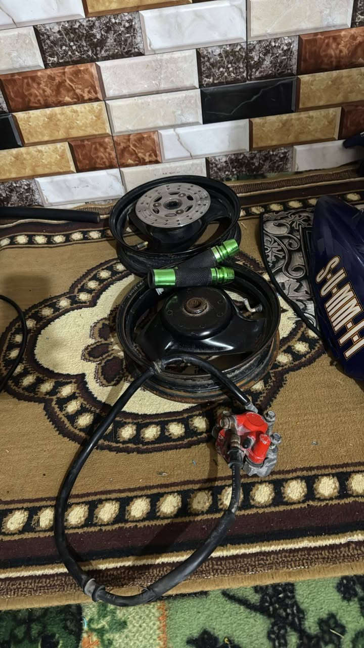 سلام عليكم غراض مال حاويه كله اصلي وختم واحد نضيفات شوفت  عينك مكاني ناصريه مركز


**إذا كنت صاحب هذا الإعلان وتريد حذفه لأي سبب، رجاءا أرسل رسالة إلى الدعم الفني**