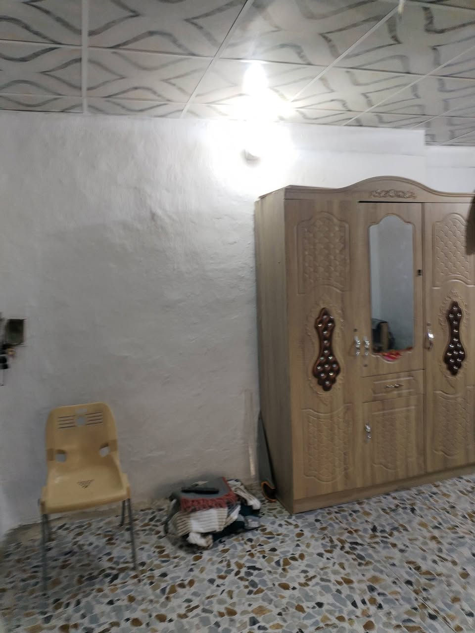 بيت للبيع مساحته ٥٨٠ متر في العريفية قرب محطة اسالة المي بناء قديم طابق واحد استقبال وهول وغرفتين نوم سند ٣٥ موقع جيد خدمات متوفرة للاستفسار الاتصال على ***********
