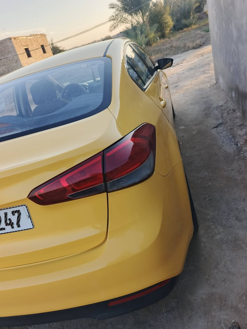 سلام عليكم سيراتو البيع موديل 2017بيه طخه جوه قبق البانزين والباقي مكفول كير ومكينه وتخم تاير وحداديه مكفول رقم جديد ذيقار ***********
