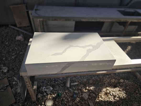 مغاسل عدد 3 كل قطعة مكتوب سعرها و اذا كلهن شلع ب200 مكاني حلة طريق كربلاء عامود 77 ماعندي توصيل 
رقمي : *********** بي واتساب او اتصال
