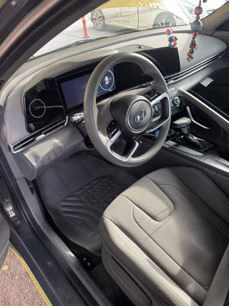 السلام. عليكم النترا 24 حادث موضح بلصوره موصفات بصمه شاشه متصله رادار امامي ورادار جانبي ويل كب  وتشغيل عن بعد ملاحظه سياره ليبل واحد  فقط دبل ايرباك سياره بسمي دخول جديد للاستفسار على رقم ***********مكاني بغداد صالحيه
