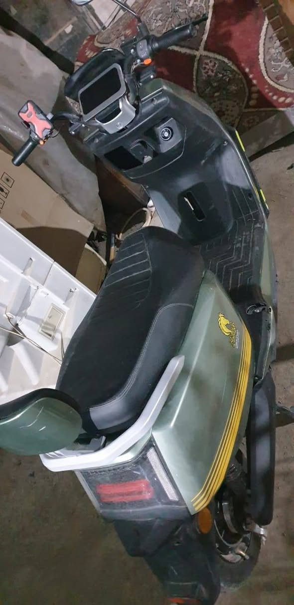 عندي دراجه شحن موديل ٢٠٢٥ وحجم ٢٥
بريك خلفي وامامي دسك

ماطور ١٥٠٠ نحاس السرعة  ٦٠ كم /ساعة 

 ٦بطاريات

جديده  
موبايل *********** بغداد البياع شقق حي السلام السكني  

السعر  ٦٥٠ الف
