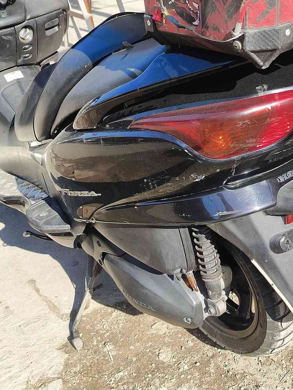 سلام عليكم شباب فورزه 08 للبيع دراجه عميه بس محرك بلاد أي شي ما بيه ملاحضه امكمركه كبل رقم بس كفرات مالاته نضافه مالتهن 80 بل 100 سعر مليون, أو 250 عنواني بغداد منصور وين ما تريد انطيك تراي بيه دهن كله موتل دراجه مال جناي متواجد بس واتساب ***********
