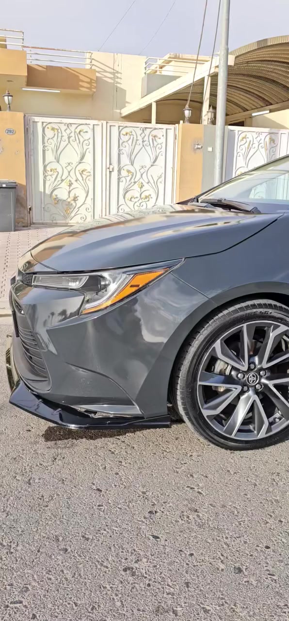 السلام عليكم
تويوتا كورولا 2024 وارد امريكي صناعة ياباني
اللون اسمنتي غامق مميز 
السيارة جدا نظيفة وصيانتها كاملة على ايدي من اجتي من امريكا الى اليوم
السعر : 177 ورقة فقط
السيارة ماشية 20 الف ميل
عنوان السيارة : بغداد - مجمع ابن فرناس السكني
ضرر السيارة :
صبغ قطعتين فقط (بنيد وجاملغ)
 ايرباك ستيرن فقط طاك ومبدل بلادي وشغال
المواصفات :
محرك 4 سلندر حجم 2000 جدا اقتصادي ونشط يعمل بانزين عادي ومحسن
ويل حجم 18 + طخم تاير جديد
شاشة كبيرة كار بلي واندرويد اوتو بلادية
نافكيشن تدعم خرائط العراق
بلوتوث + واي فاي + تايب C
 اوامر صوتية مع ذكاء اصطناعي
كامرة خلفية
ايرباكات عدد 12 
رادار + تحديد مسار
تثبيت سرعة ذكي + قيادة ذاتية + التحكم بمسافة السيارة
كير اوتوماتيك عادي وثقيل
سستم صوت ٨ سماعات 
نظام مراقبة انتباه السائق
نظام تنبيه المقاعد الخلفية عند اطفاء السيارة
مقاعد السيارة رياضية
نظام ايكو اقتصادي بالوقود مع معرفة المسافة المتبقية
عداد سرعة الكتروني وعادي
بوصلة + قياس الحرارة الخارجية
حساس تاير 
جامات كهرباء اوتو + مرايا كهرباء
تدفئة و تبريد بيانو منفصل (جدا بارد) منظومة ياباني
مخارج شحن سريع عدد ٤ تايب C + مخرج 12 فولط
سويجين (شخاطة+ احتياط)
مانع انزلاق ESP + بريك ABS
هاندبريك كهربائي + اوتو هولد AUTO HOLD 
لايتات LED عالي وناصي 
اضواء الدواخل والصنوق LED
بك لايت واشارات LED
لايتات اوتو + ماسحات اوتو 
جميع اغراض السيارة كاملة 
السيارة عليها كت TRD كامل 
(لحية امامية + مطريات + قبغات المرايا + سكوب الجامة +سبويلر صندوق عالي + كفر بوابة البانزين + يدات الابواب)
( سبير +جك+ عدة+ ارضيات الاصلية + كتلوكات السيارة + كارت الضمان)

(السيارة بأسمي بشرط التحويل)

للأتصال + واتس: ***********
للأتصال: ***********
