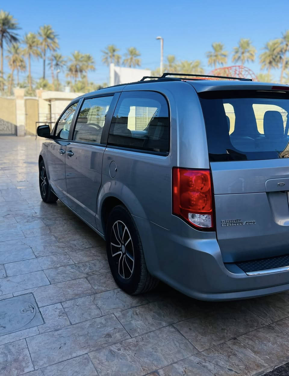 السلام عليكم 🔥😎 بيع فقط 
دوج كرفان 2018 GT وارد امريكي 
صور الحادث موضح ب اسفل المنشور 🔻
صبغ مكان الحادث فقط جاملغ خلفي  + ربع الباب السلايد 

رقم بغداد سنويه ب اسمي تحويل مباشر ب اسم المشتري 

عداد المسافه 153 الف KM 
المواصفات 🔰 GT
بصمه ابواب وتشغيل 
محرك 3.6 V6
بيبان كهرباء 
كشنات بلع
جنطة كهرباء 
جام كهرباء 
3  قطع تبريد
شاشة جبيرة أمامية 
كامرة خلفية 
كشنات جلد 
تحكمات استيرن 
وباقي المواصفات المعروفة 
سيارة جاهزة  مابيها كل نقص وبالعافيه ع الياخذه

📦لمعرفة السعر اضغط على رقم 1 في التعليقات 👇🏻✉️

 📍 مكان السياره / بغداد الكاظميه 

📞 ***********

📞 ***********
