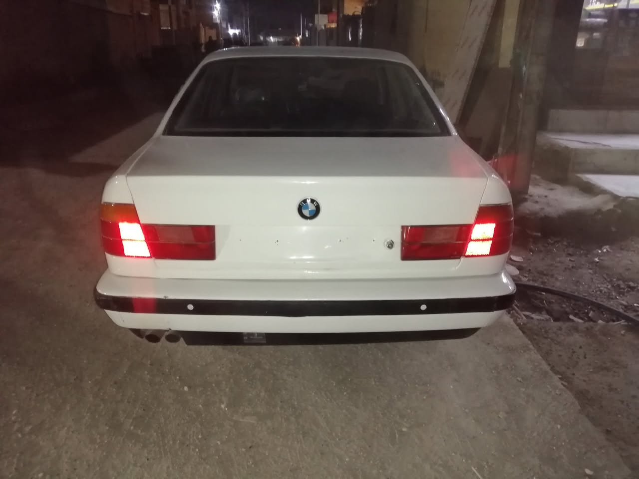 سيارة بي ام مديل ١٩٩٠ حجم ٥٣٠
رقم بغداد سنوية ساقطة ٢٠١٩
راعيهة بلكوت
السعر ٣٣ورقة بيهة مجال حك الجية
 الرقم ***********
