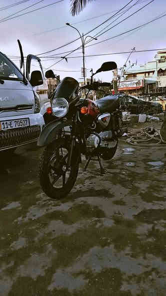 السلام عليكم
دراجه بوكسر مديل 23 رقم بغداد 
كفاله عامه مابيه اي نقص متصرف ولا ربع عليها 
زوج تايرات جدد اصليات 
تاخذه كبل الشغل متتعب 
السعر مليونين و450الف
 عنوانا بغداد الشعله 
الاستفسار رقم صاحبها 
***********
