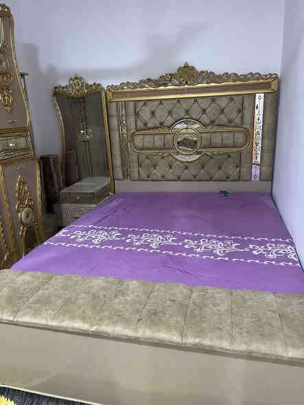 سلام عليكم غرفه تركيه للبيع شوف العين نضيفه والميز مال الجرباية الثاني موجود سعرها 950 الف وبيها مجال بسيط للتواصل ***********
