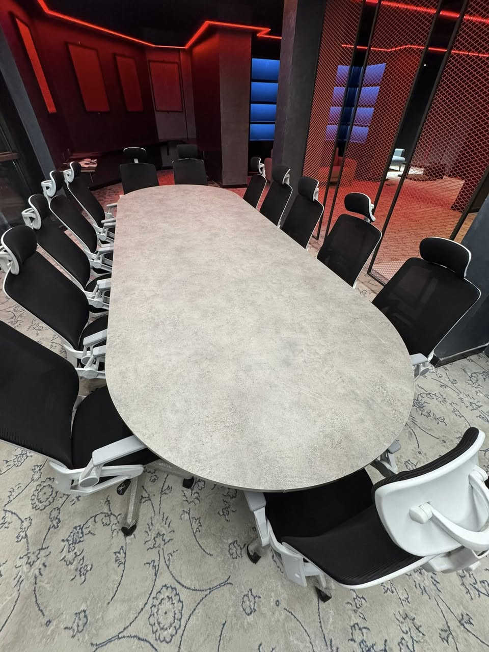 ميز اجتماعات خشب mdf  اصلي 
قياس 280 cm x  طول 
عرض 110cm 
تقريباً 
السعر 500 الف 
للتواصل ***********
