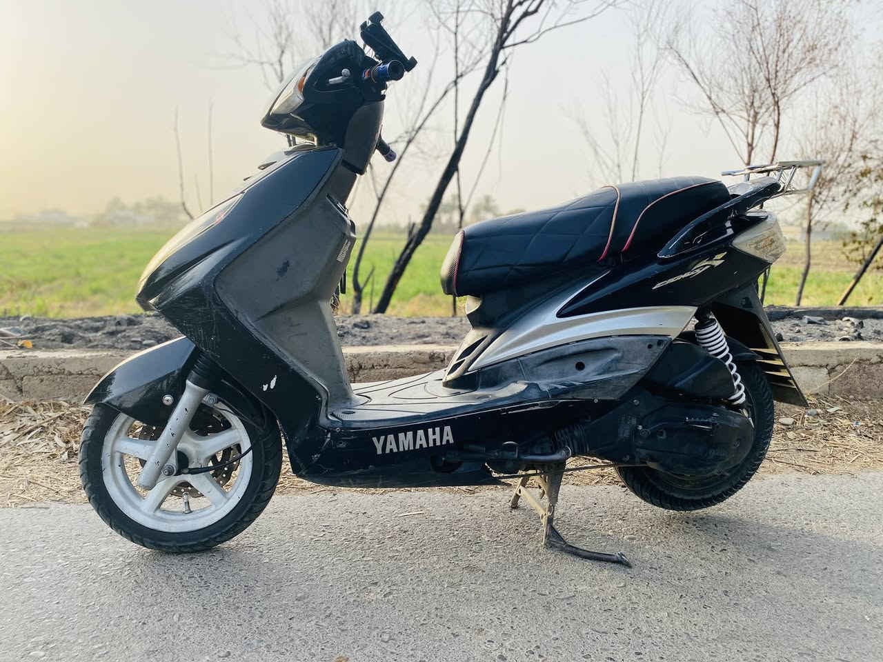 السلام عليكم دراجه سكنس فحل موديل2009نوزل مكينه مزوده وغراض البلاد عندي نص ونص الدراجه كامله مكمله كهرباء كلها كامله طفت وعفتها بس اضمن مكينه ونار عندك السلف ابلادي مالهاالاصلي الدراجه اني جنايها ف هسه ارد ابيعها ارد اشتري الشكل الجديد عارضها والشراي ياخذ عيوني اريدها 
بـ500 والله حقها اكثر بس لين محتاج وبيها مجال هاذ رقمي***********. واتساب
