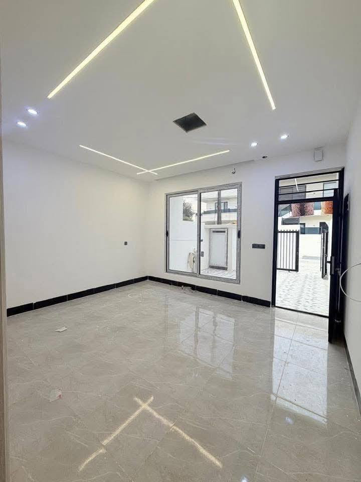 دارين للبيع مساحة الدار الواحد/100/متر طابق ونصف بناءصفر
عنوان:حرية مقابل حلويات بتام
نوع العقار:طابو
فول مواصفات:فول كاشي وسقف مغربي ونظام دكت تبريد مركزي 
محتويات الدار:استقبال،هول ومطبخ حار،صحيات،وغرفة نوم،درج داخلي 
موقع مميز
للاستفسار مراجعة مكتب النورين للعقارات والمقاولات أو الاتصال على الارقام التاليه:***********
واتسأب
