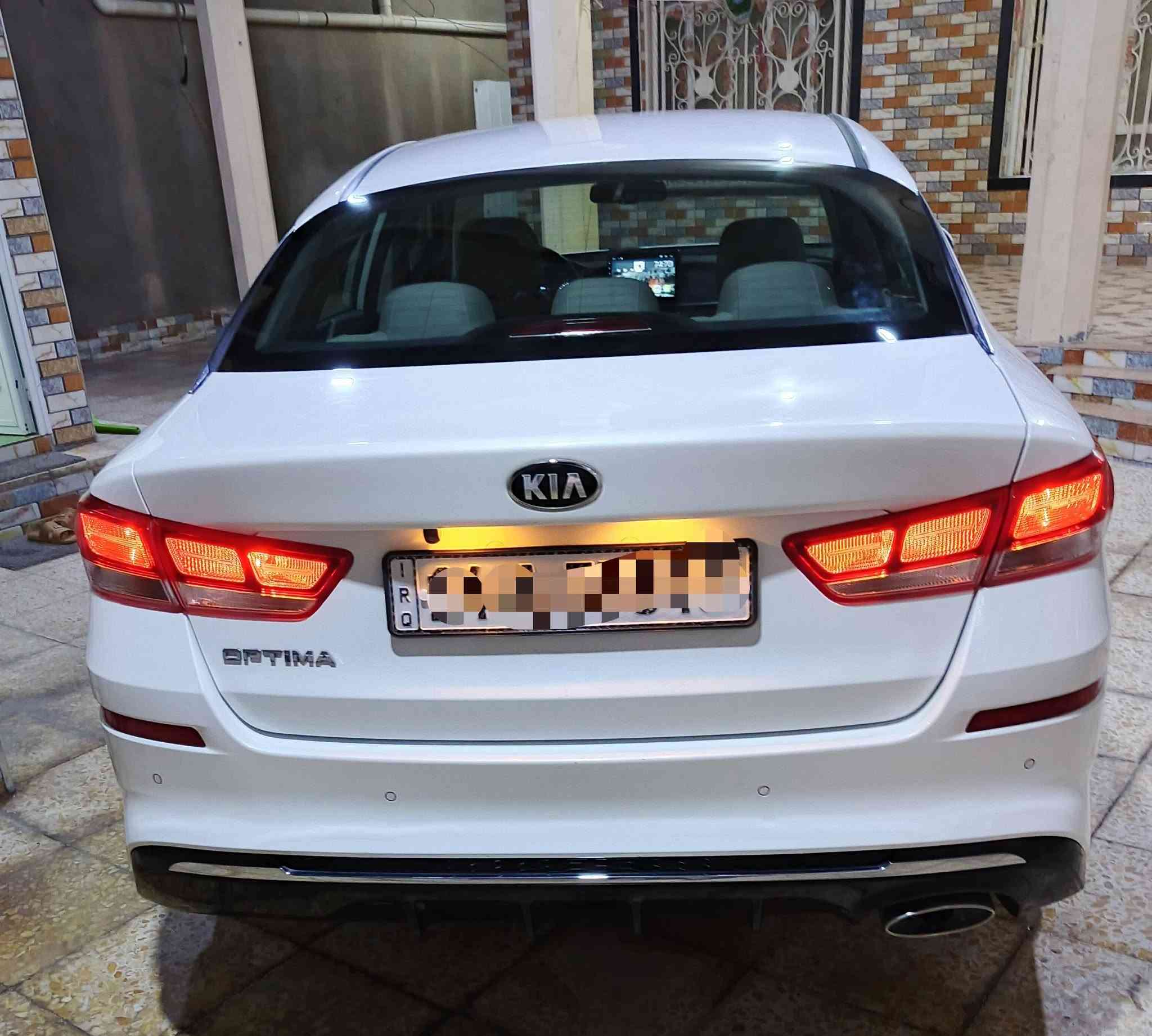 اوبتيما وارد خليجي موديل 2019 ماشيه 98 الف حقيقي  محرك 2000 دوش بيهه صبغ مدكر جهه السائق بدون فتح اي برغي اثر دحچه خفيفه والباقي كفاله عامه تخم تاير جديد والسبير على وضع الشركه مانازل السياره رقم بصره بأسمه لغاية 2030 ومكاني بلبصره السعر ب185 وبيهه مجال للاستفسار *********** واذا اكو مراوس بسياره عاليه
