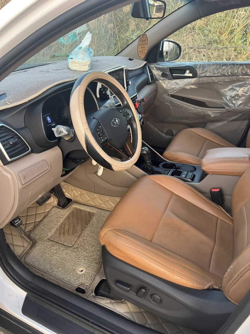 السلام عليكم 
توكسان موديل 2020 وكالة الكاصد كوري اصلي اريل نفيكيشن ولايت 5 عدسات 
وباقي المواصفات معروفة رقم بغداد 
لمعلومات اكثر الاتصال على ***********
السعر 18500$
ماشية 147000 حقيقي
