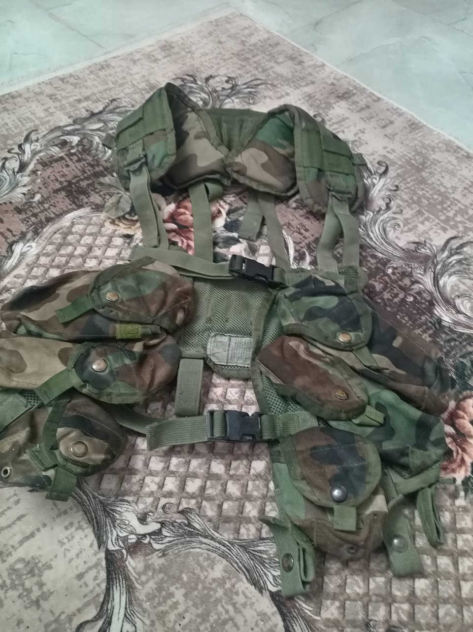 السلام عليكم جعب امريكيه مع نطاق شركه بلاك هوك مع مشلح أمريكي اصلي للبيع مكاني بغداد هاذه رقمي ***********
