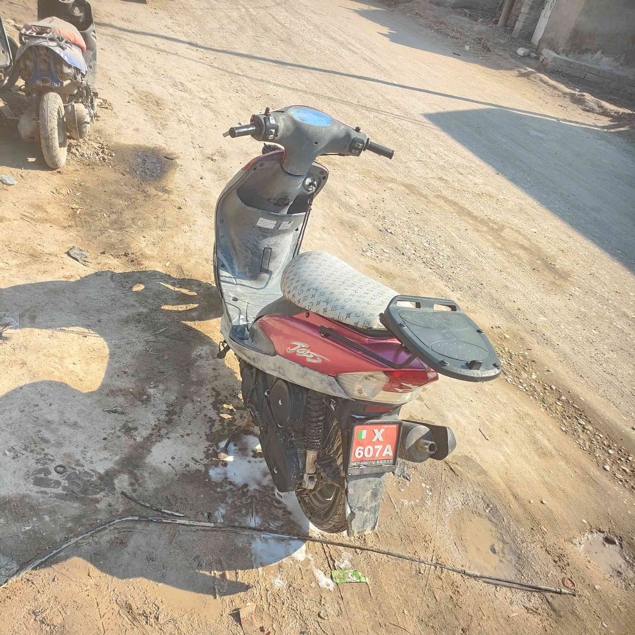 سلام عليكم شباب قجمات للبيع سعر مناسب مفتوحات مرا وحده شغالات وحلوات مانقصهن شي للبيع ولمو شراي لايتعبني مكاني قضاء المدينه ***********تسع9 ازروف سعر مناسب مكينه ناعمة
