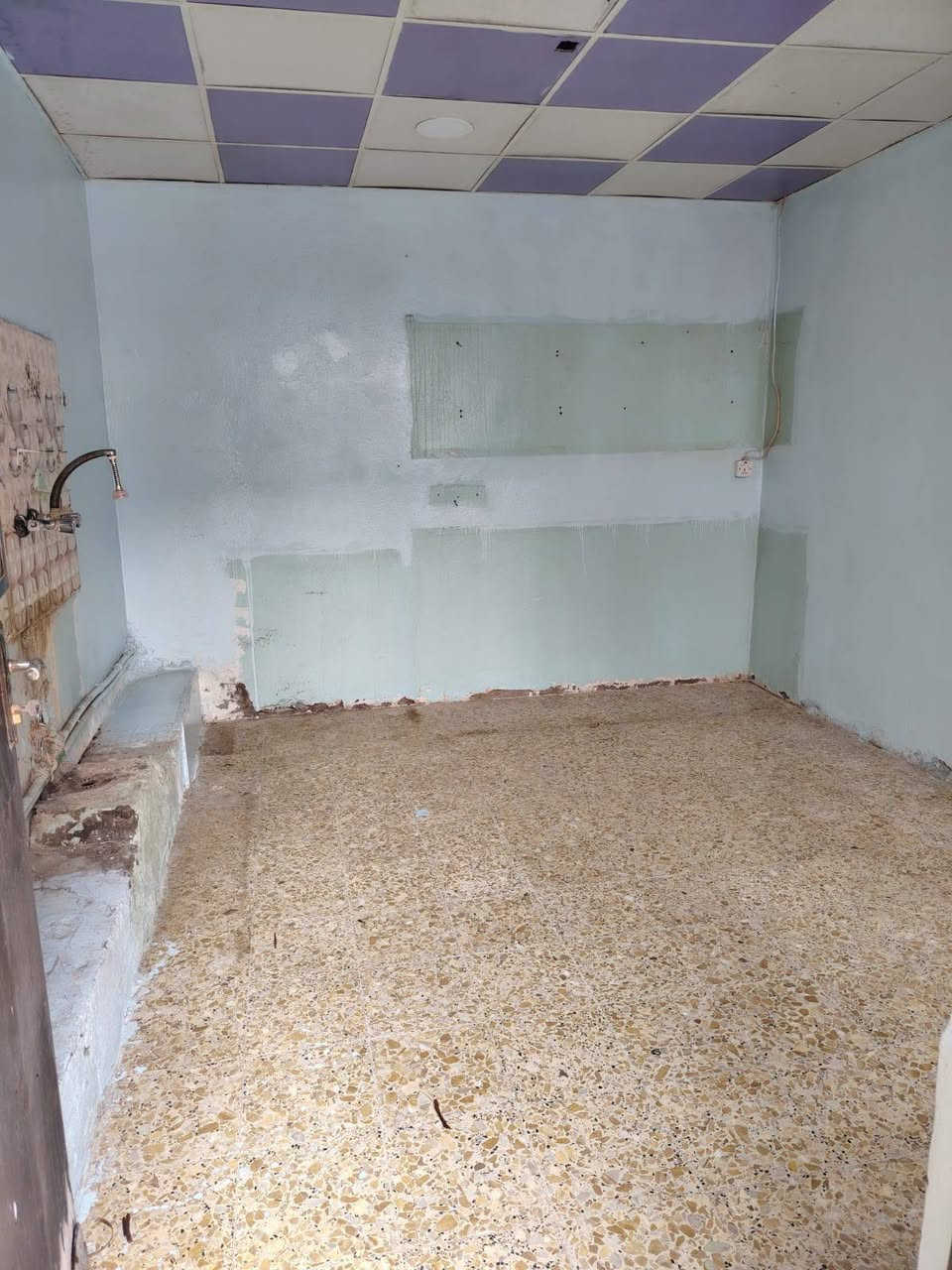 بيت للأيجار حي العسكري خلف المستوصف مساحه ٣٠٠ متر يحتوي عله ٣ غرف وصاله بيت للأيجار حي العسكري خلف المستوصف مساحه ٣٠٠ متر يحتوي عله ٣ غرف وصاله وحمامات داخليه وخارجيه مع الحوش الخارجي مساحته كلش جبيره سعر الايجار ٢٥٠ قفل للأتصال داخليه وخارجيه مع الحوش الخارجي مساحته كلش جبيره سعر الايجار ٢٥٠ قفل للأتصال 
***********

