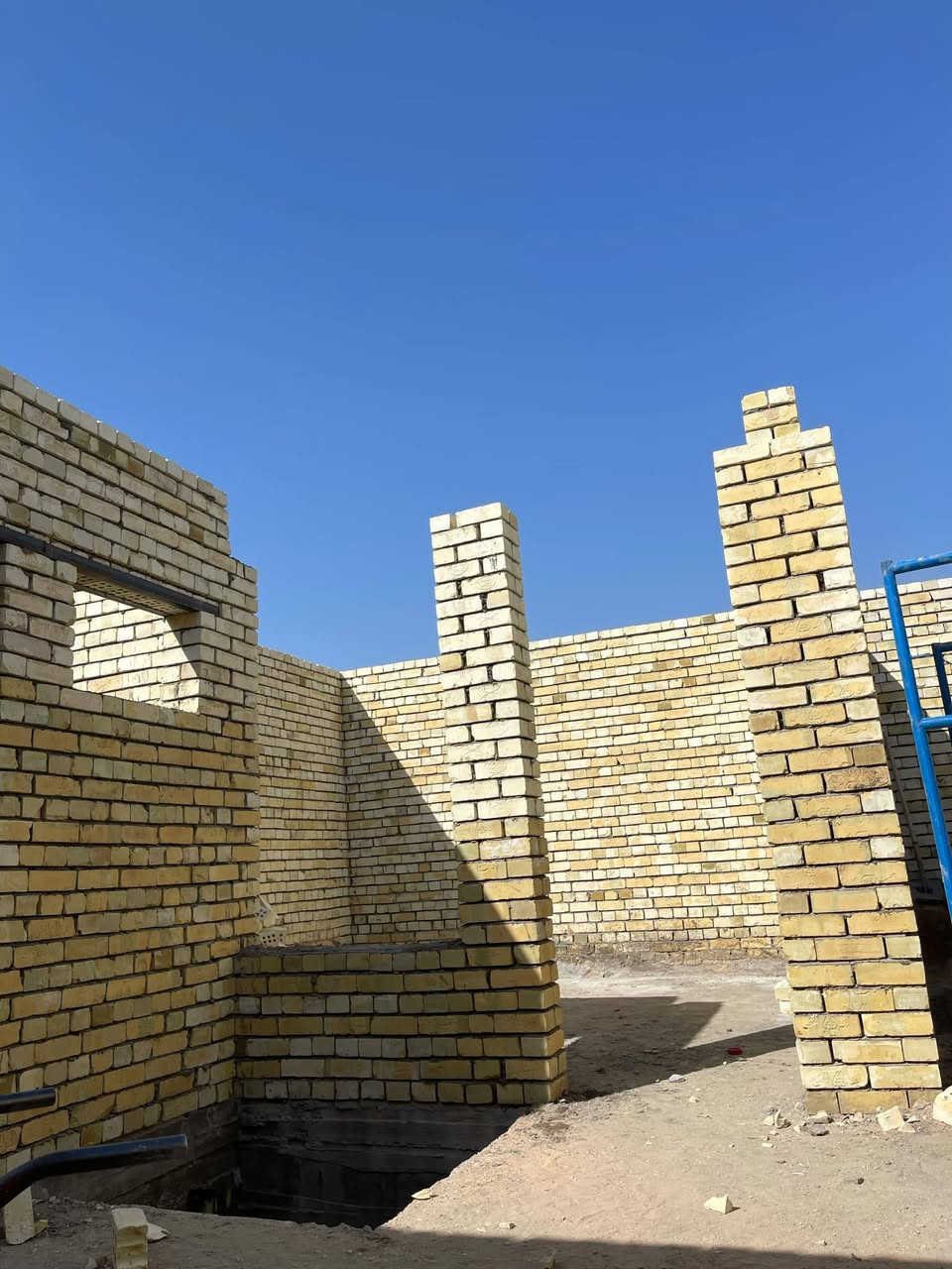 خلفه بناء متفرغ حاليا بناء درجه اولى بشرط ***********
