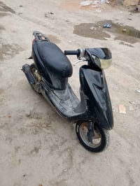 دراجة للبيع شغالة نكره مكينه خير من الله السعر 180 وبيها مجال 07718697...