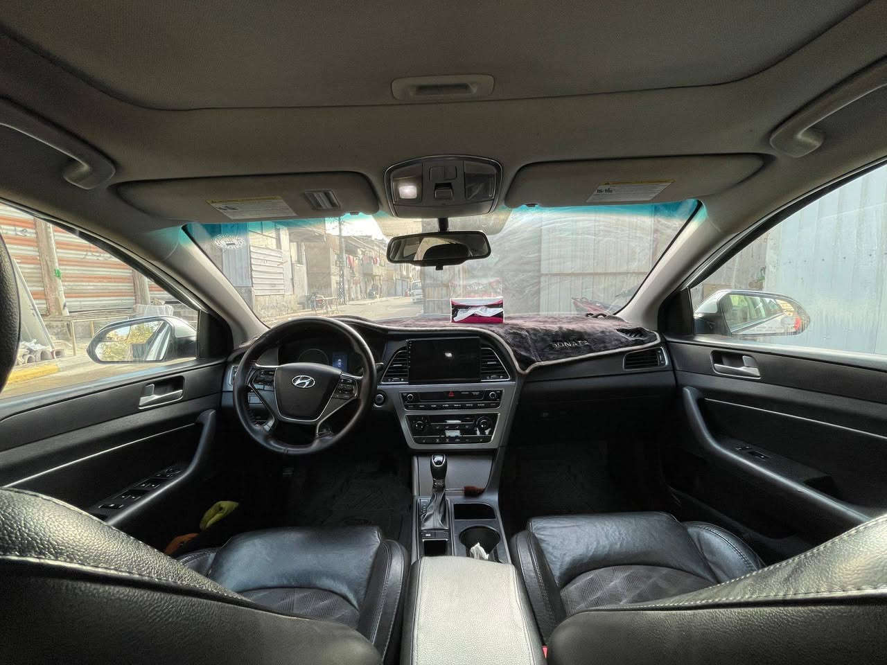 السلام عليكم سوناته 17 أمريكي مواصفات السيارة فول بصمه كشنات جلد كهربائي. مبدل بيهه الباب الوره السايق  مكينه 2400. ***********
