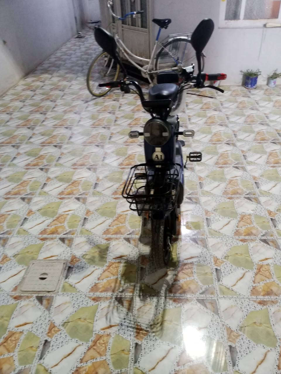 السلام عليكم ورحمة الله وبركاتة  دراجه شحن للبيع وبسعر مناسب 150 رقم  الهاتف ***********
