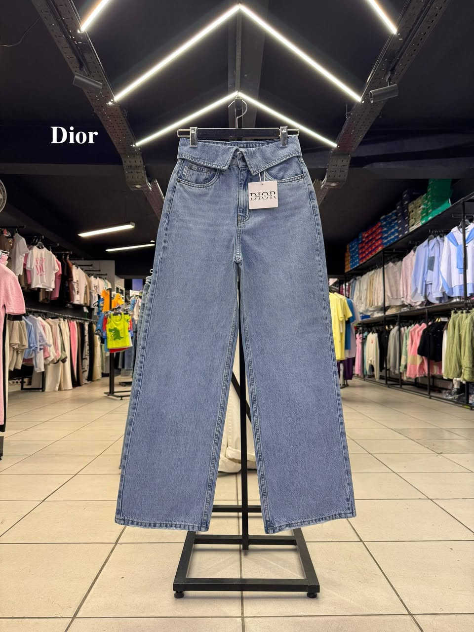 👖⚜️ D I O R ⚜️👖
من لمسة الفخامة من 𝐃𝐢𝐨𝐫

✨ بنطال نسائي جينز – قصة بوت كات

✨ القياسات: من 36 حتى 44 

✨ القماش: صباغ وشرباتي – مريح وثابت اللون

📞 للطلب جملة: 0936509366

#Dior #جينز #بوت_كات #موضة #Syira #Aleppo #Damascus #Lattakia


**إذا كنت صاحب هذا الإعلان وتريد حذفه لأي سبب، رجاءا أرسل رسالة إلى الدعم الفني**