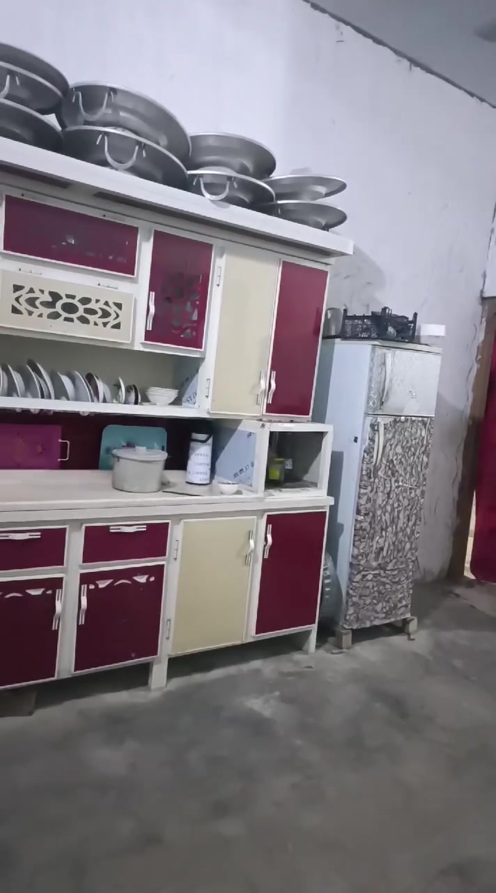 العنوان البصره الزبير مقابل البترو 
سلام عليكم 1600 م بيه بيت جبير رباطات ودرج كامل وبيه نخل محمل وبيه جاخور جبير سندويج السعر 65 مليون ***********//***********
