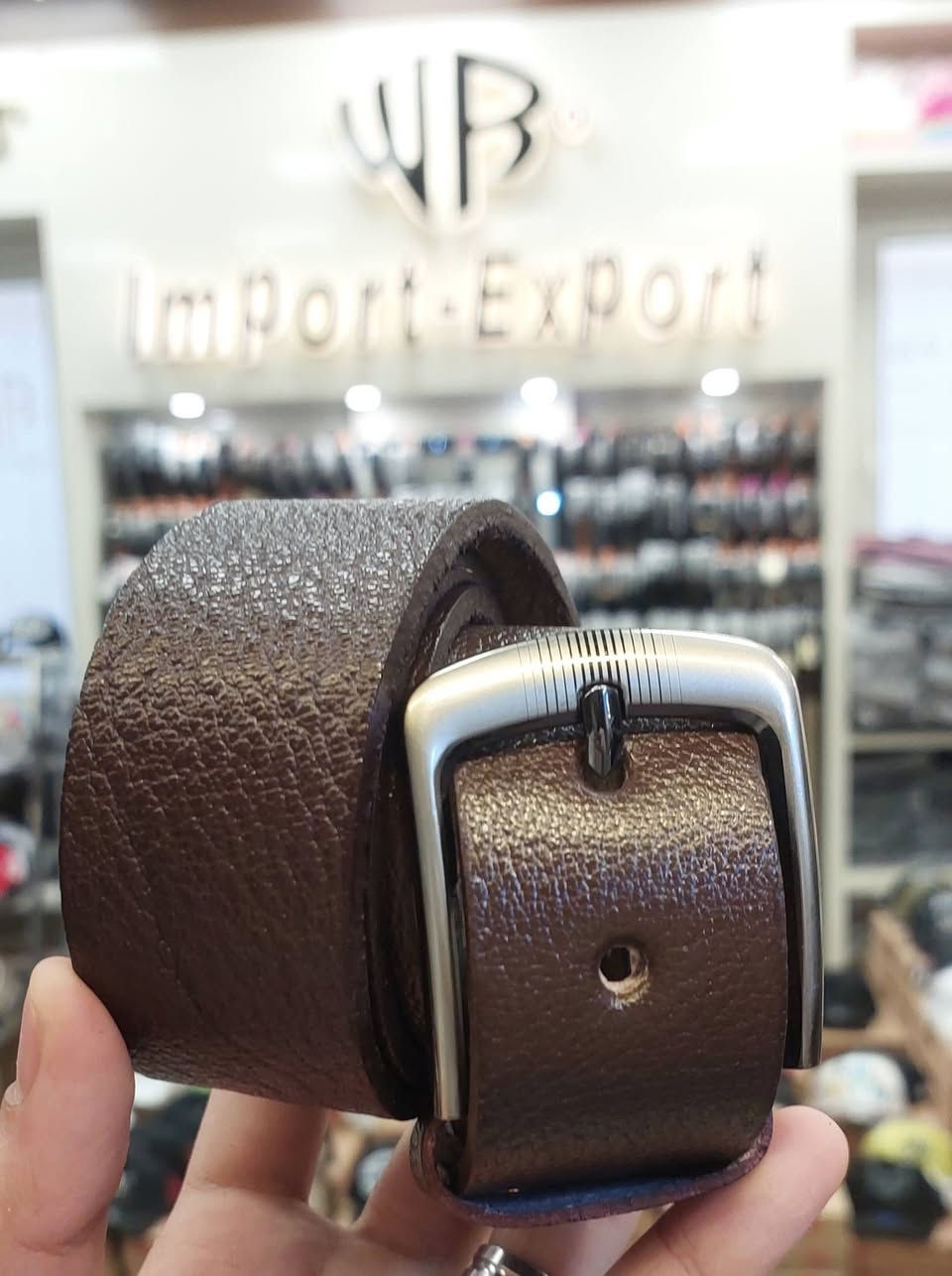 [[[   سعر   الدستة   750  ج   ]]]
حزام ٤سم دكر لوكس
نوع   الجلد   دكر
مقاسات  من  110  سم  /   150  سم
[[[[ 👍  ملحوظة   هامة  جداً   👍 ]]]]] 
  جميع   اكسسوارات   الجلود  مستوردة 
🙏أي عيوب في المنتج يتم تغيره فوراً🙏
شرطاً  وجود  علامة  W•R  علي  المنتج
  أو  فاتورة  الشراء  باسم  شركة  wr


**إذا كنت صاحب هذا الإعلان وتريد حذفه لأي سبب، رجاءا أرسل رسالة إلى الدعم الفني**