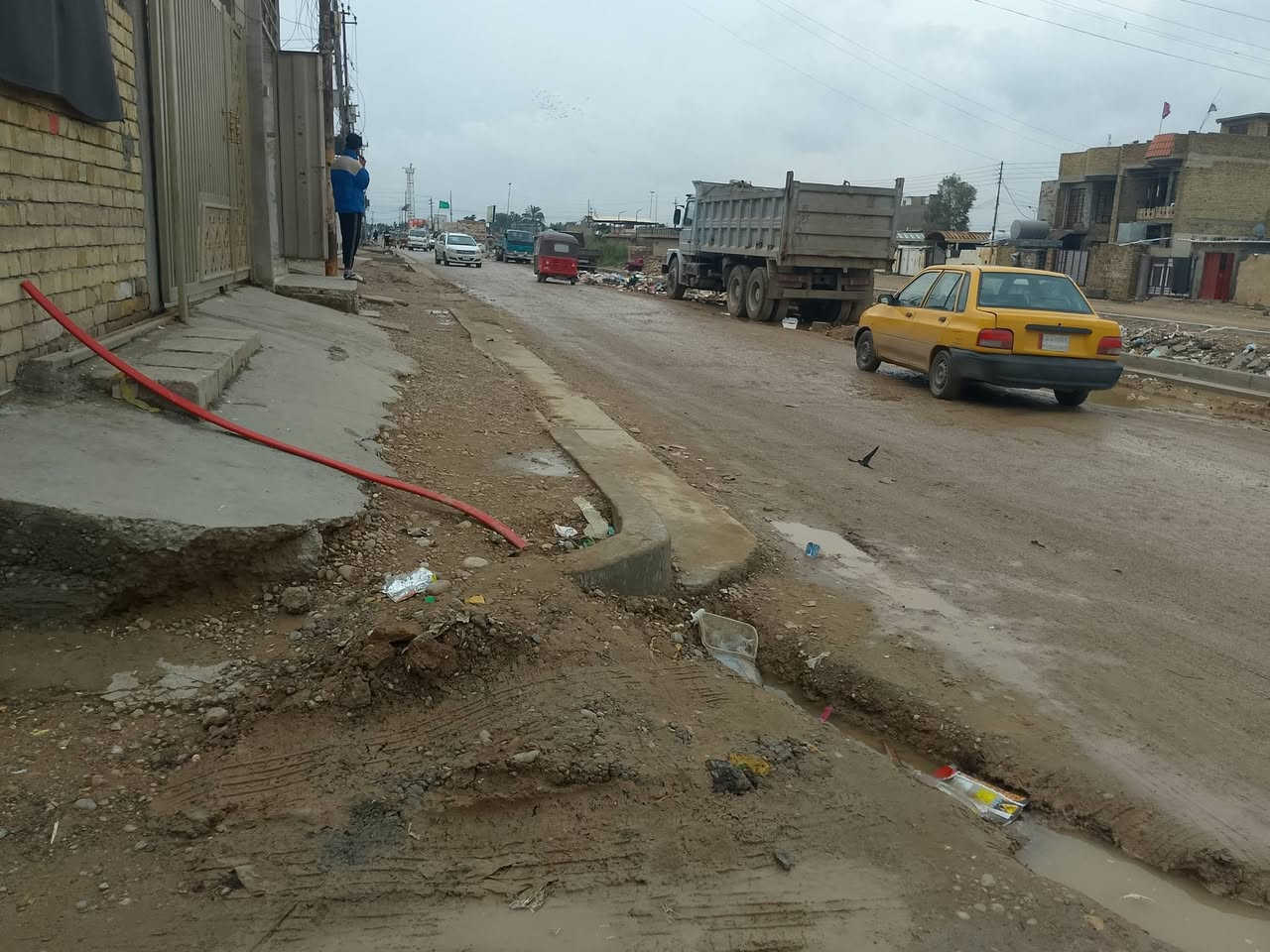 السلام عليكم عدي بيت 100 متر 10 ب10 غرفتين وستقبال وصالة هية وهية مطبخ وصحيات الغرف عكادة والستقبال جيكو والمطبخ سندويج العنوان بغداد المعامل بستان سامي شارع البزل 7 فرع عل اليمنة ثالث بيت بل فرع ‏‪***********‬‏
