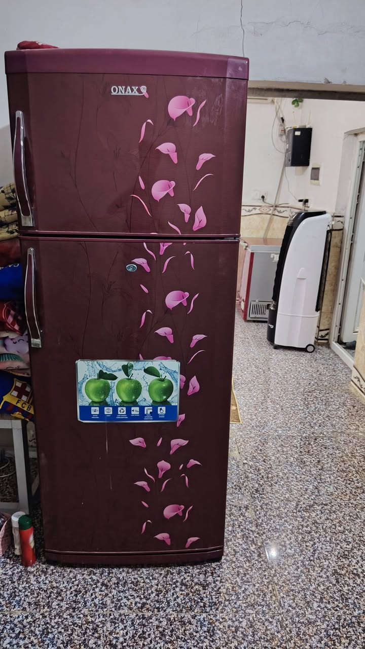 ***********ثلاجه  نضيفه للبيع ع الفحص

