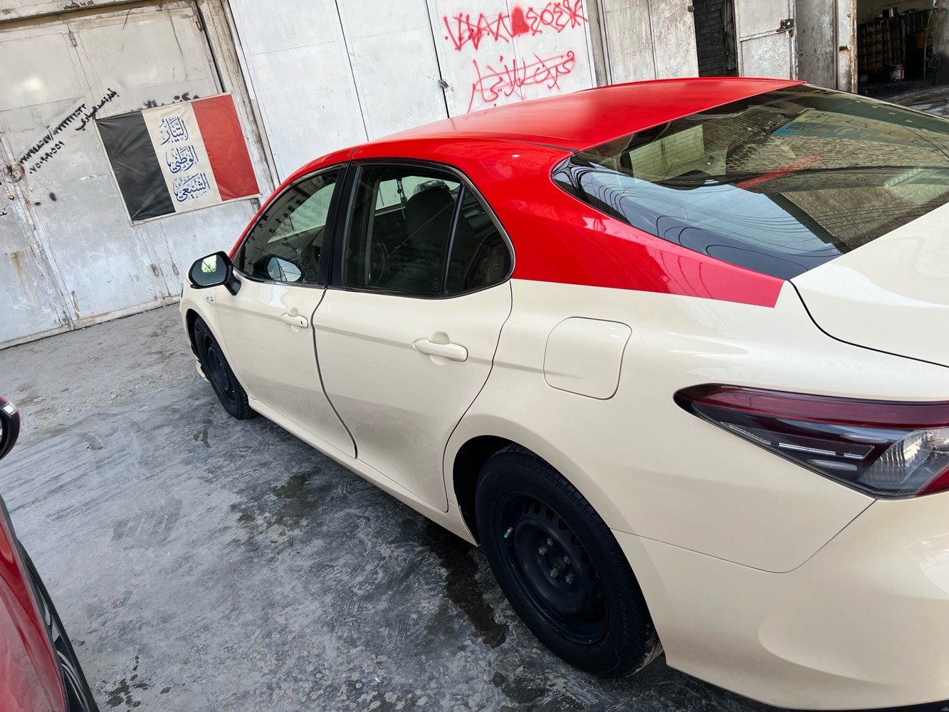 كامري موديل2023اصل السيارة مكفوله ما عده باب بي تصليح مكان السيارة بغداد الطالبيه