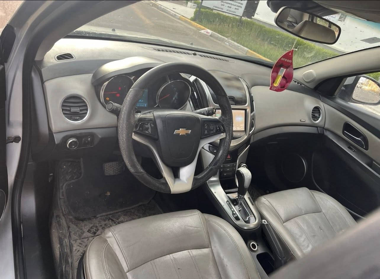 • شوفرليت كروز خليجي 2016
- اعلى فئة LTZ فول مواصفات 1/1
- محرك 1.8 دوش، اقتصادي، جديد
- كير أوتوماتيك AT
----------------------------------
_المواصفات:_
- فتحة سقف
- بصمة 4 أبواب + بصمة تشغيل
- حساس خلفي 
- ⁠اشارة + رادار بالمري
- كشنات جلد بلاد
- كامرة + شاشة
- تبريد + تدفئة شغالات
- نظام صوت ممتاز
- ويل كب اصلي
- نظام ABS
- تحكمات ستيرن
----------------------------------
- صبغ: باب السائق+ باب خلفي 
- رقم بغداد دولي سنوية ب أسمي
----------------------------------
_الموقع: بغداد_
_للتواصل: ***********
