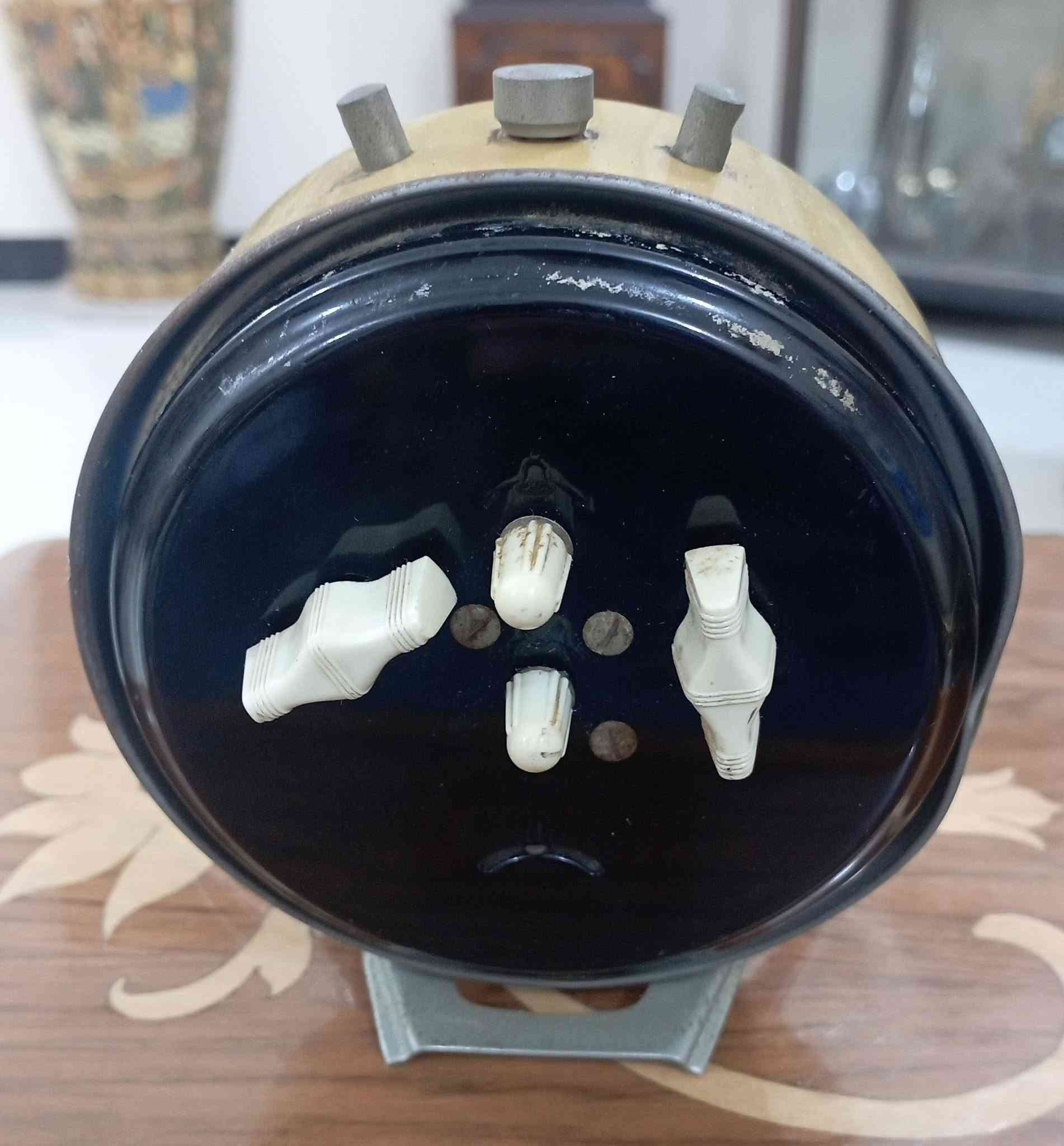السلام عليكم....ساعة منضدية سايكو يابانية اصلية...نصب تكويك مع منبه انتاج قديم...نظافة جيدة جدا...  السعر 30الف  مع التوصيل للاستفسار: ***********
