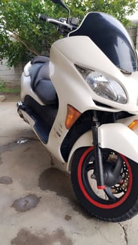 موتور ٢٠٠٩ • أبيض صدفي • كفرات ٨٥%