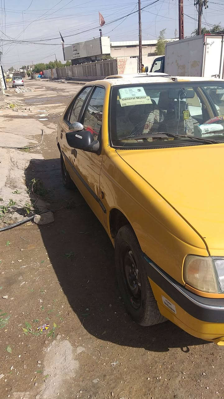 السلام عليكم للبيع او مراوس  بيجو GLX 2017 كير محرك مكفول تبريد شغال دشبول عالي كهربائيات كله شغاله بيه ضربه بالجنطه بنيد  مبدل صدر 100/80 يرادله دبلات امامي رقم بغداد انكليزي عارضه 45 وبيه مجال/مكاني بغداد الدورة ابودشير ***********
