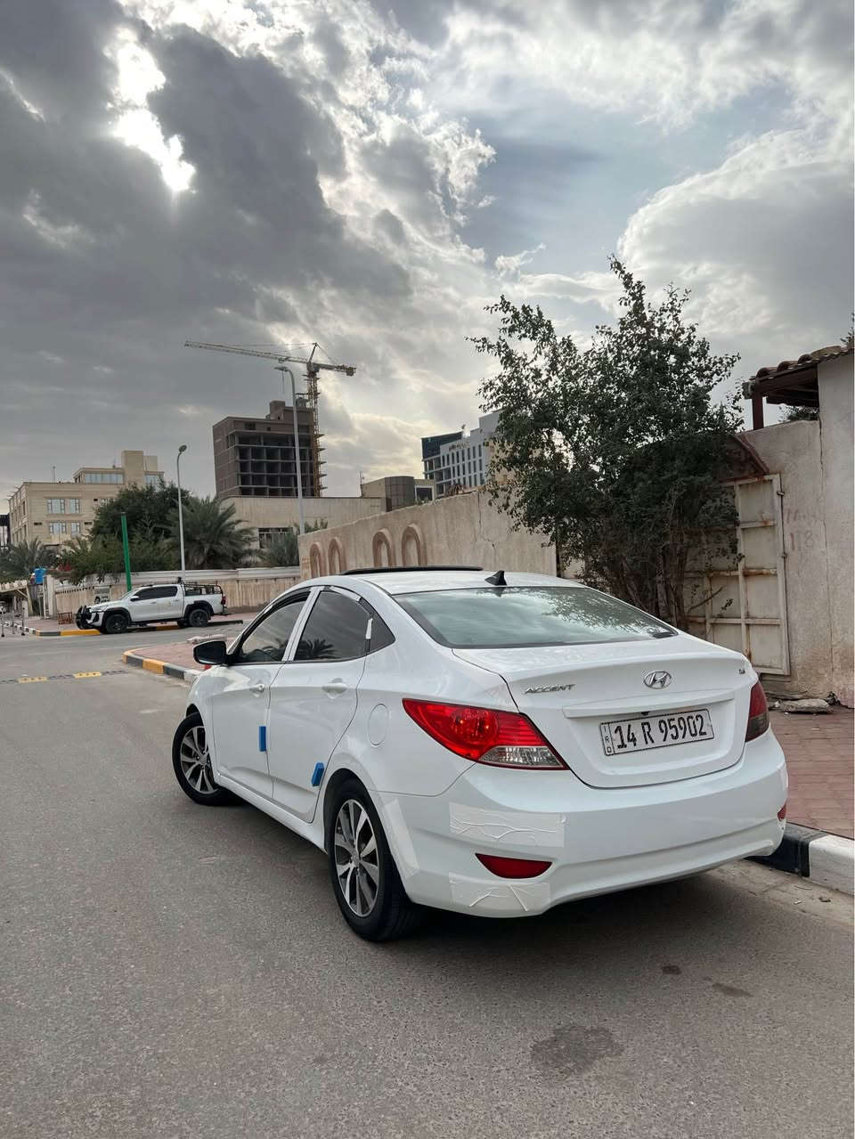 ﮼سلام،عليكم، 
  هونداي اكسنت   1/1 بـلو 
كفاله ضربه وتبديل عدة صبغ شبر بل باب الخلفي جوة 
مديل 2015 وارد خليجي ماشيه
 70كيلو متر  استعمال شخصي  
السعر 108 وبيه مجال 
مكينة حجم 1600 كفاله كسر كارتون 
رقم بصرة تحويل ثاني يوم سنويه 29
 موصفات 1/1 (+قيادة نضام ايلكو)
شاشه كامرة خلفية +شاير بل مري  
 ويل 17 كروم تخم كمل 
سلايت روف طكتين فتحة 
تحكم جهتين دوخل بيجي وعسلي كشتات مخملية 
تخم تاير جديد  حداديه 100/100 دهن جديد باتري جديد سيرفز جديد كواتم مكفولة 
السيارة نضيفه وجهزة من كلشي يعني اي نقص مابية الستفسار ***********
العنوان بصرة دور المحاربين قبل ملعب البلديات بشارع البصرة, العراق
