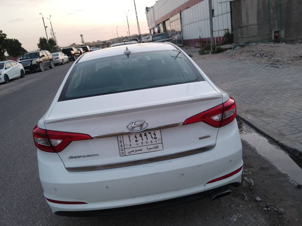 سوناتا 2017 امريكي 
سياره كفاله من الضربة بيها بارد وصبغ قطعه
فول مواصفات فتحه بصمه رادارات امامي خلفي 
سعرها 125
***********
