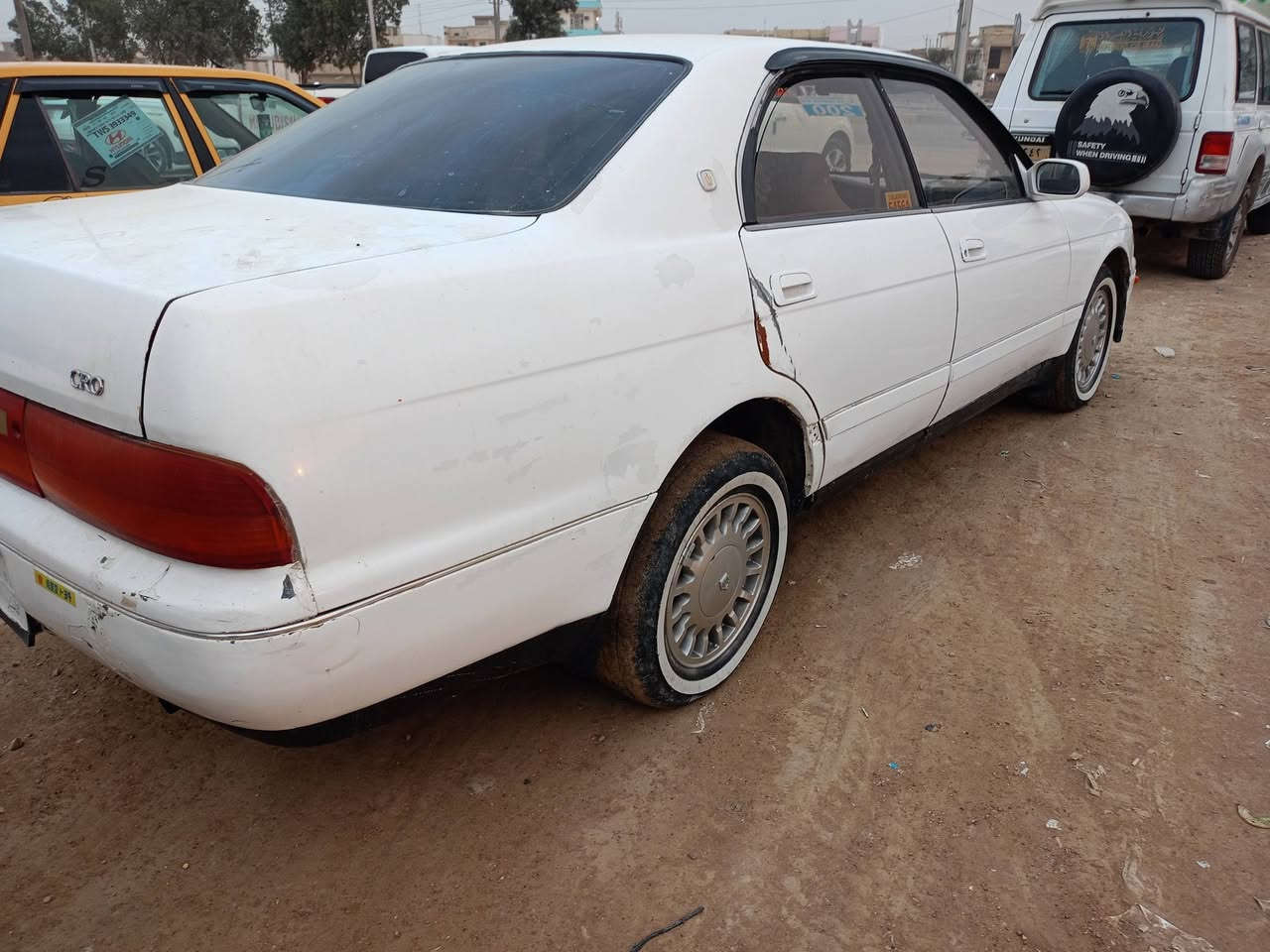 سلام عليكم بطه للبيع موديل 91 مكينة ثنين ونص بيه سنويا مجدده ل 27 مشروع وطني سيارة مكفوله من كص وضربه السعر 35 ورقة وبيها مجال العنوان واسط العزيزية مكلف بالنشر  باقي التفاصيل ع رقم الهاتف ***********
