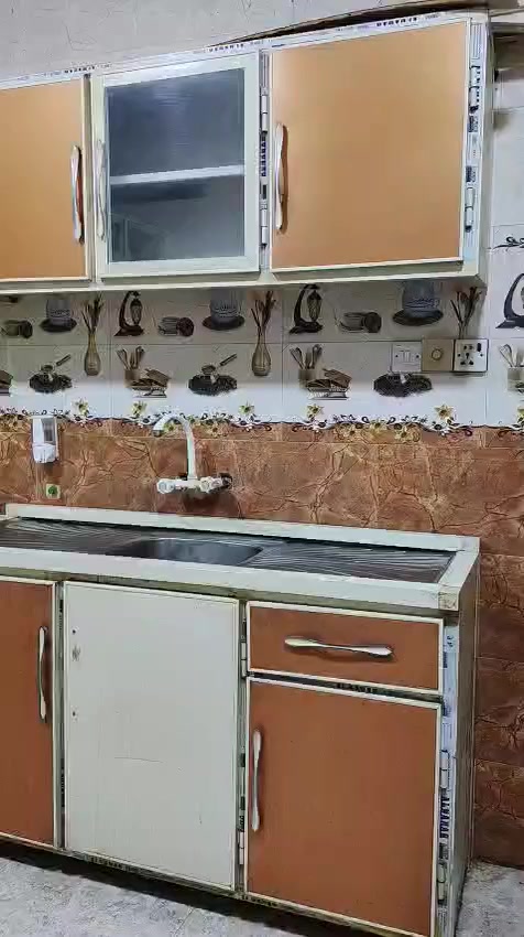 للبيع كاونتر بسعر ٥٥٠وبيه مجال 
***********
