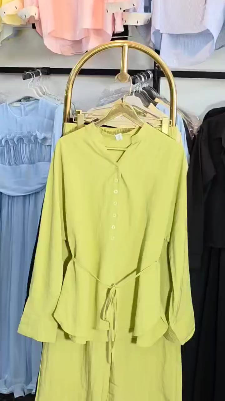 سوت الاحلام 🌻💛
القطعة المميزة والعملية بتفاصيل انيقة وصيفية منعشة لون بستاشيو يفتح النفس💐
القماش كتان قطني باردة 
القياسات : فري
الالوان : اسود فستقي


**إذا كنت صاحب هذا الإعلان وتريد حذفه لأي سبب، رجاءا أرسل رسالة إلى الدعم الفني**