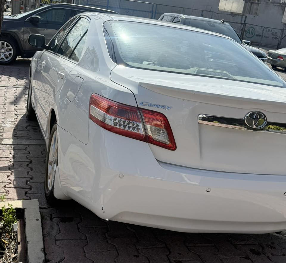 بسم الله
كامريglx موديل٢٠١٠سپي به فري يه ك ده سه مه كينه ي نه كراوه ته وه يه ك چه مه له غي بوياغه له سه رساخي ويه ك په له ساردي بچوكي هه يه ره قه موو زينگه وباني تازه يه سه نه وي تازه يه به ناوي خومه وه سعر ١٣٥گه لاو مه عامه له يه كي كه م***********
