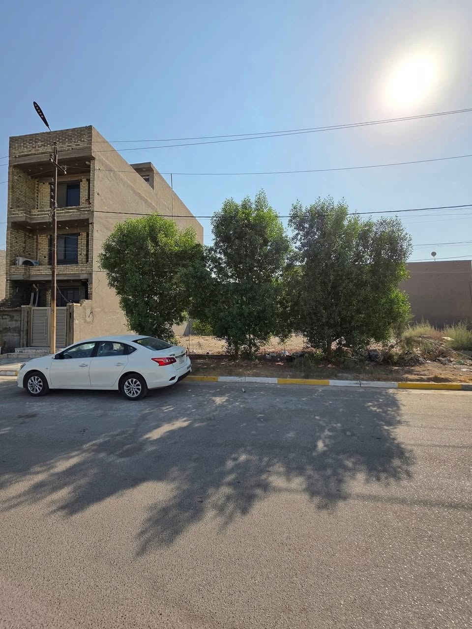 السلام عليكم قطعه ارض ١٥٠ متر للبيع في حي الجهاد منطقه الاساتذه
واجهه ٧ ونص ونزال ٢٠ 
موقع القطعه مباشر على اربع شوراع قرب مجمع السلام السكني 
 المنطقه راقيه وجميله جدا 
للاستفسار اتصل على 
*********** 
ابو محمد للعقار 
🎙️يوجد خدمه واتساب 🌹
