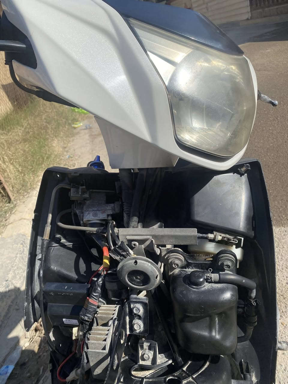 سلام وعليكم دراجه gtr للبيع او مراوس حسب القناعه بيها كلجات رياضي وأدامه جديده للمكينه دشبول الكتروني مابيها اي نقص غير الكفر الامامي مضروب سعرها 850 وبيها مجال مراوس هم عادي ***********
