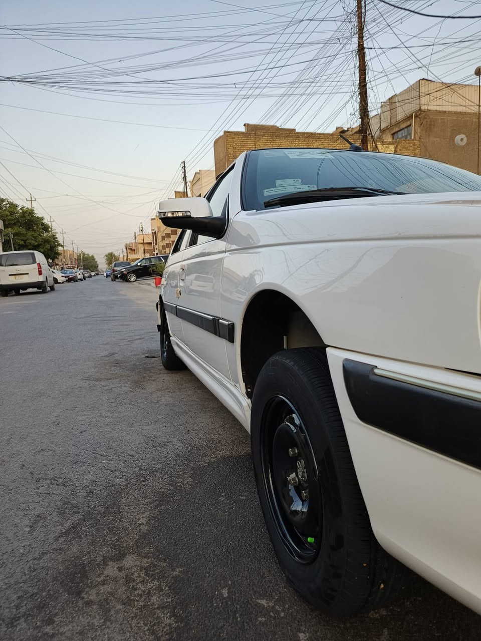 السلام عليكم بيجو بارص موديل ٢٠٢٣  بس بل سنوية مكتوب ٢٢ السيارة  كامل كير محرك مكفولات لا تبخير ولا تنقيص ولا مفتوحة على وضع الشركة كشرهة خير من الله بيهة طخة خفيفة بل باب الخلفي السيارة اربع اويالة دسك محرك الجديد الكشنات كهربائي حساسات شاشة تحكم استيرن  او السيارة حرة ابسمي مو مطلوبة السعر ٨٠ او بيهة مجال مكان السيارة الشعب ‏‪***********‬‏ موجود وتساب
