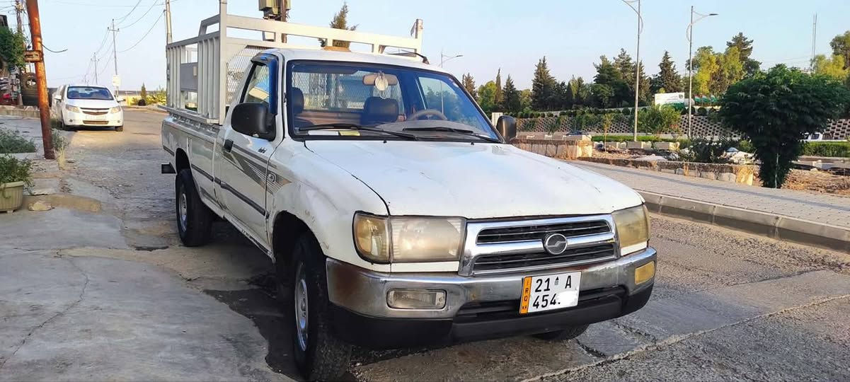 سەیارەی فرۆشتن:  پیکاب ئەدمیراڵ تاک 5 قولاب (Admiral) مۆدێل ٢٠٠٦ 🚗
ئەگەر بەدوای سەیارەیەکی بەهێز، کارا و بێ مەسرەفدا دەگەڕێیت بۆ کاسپیکردن، ئەمە باشترین هەڵبژاردنە!

✨ تایبەتمەندییەکان:
 جۆر: ئەدمیراڵ (Admiral) - پیک ئاپ تاک 5قولاب 
 مۆدێل: ٢٠٠٦
 گێڕ: عادی
 ڕەنگ: سپی
پاتری تازە بۆم کڕیوە
ویل و تایەی تازەی لە ژێرە
تابلۆی تازە ، ساڵانەی بە ناوی خۆمەوەیە
ساڵانەی تازە تا بەرواری 2031/2
هەزە و بەرادی تازە تا بەرواری 2027/2
 چەمچەیەکی تازە و زۆر باشی لەسەرە
مەکینە، گێڕ و ئەکسل: زۆر باشە  (هیچ کێشەیەکی تەکنیکی نییە)
 بەکارهێنان: زۆر کەممەسرەفە و بەتەواوی ماڵی کەسابەتە بۆ ئیشکردن.
📍 شوێن: [سلێمانی ]
💰 نرخ: [ 63: مەعامەلە]
📞 ژمارەی پەیوەندی: ***********
*********** شربازهير, السليمانية
