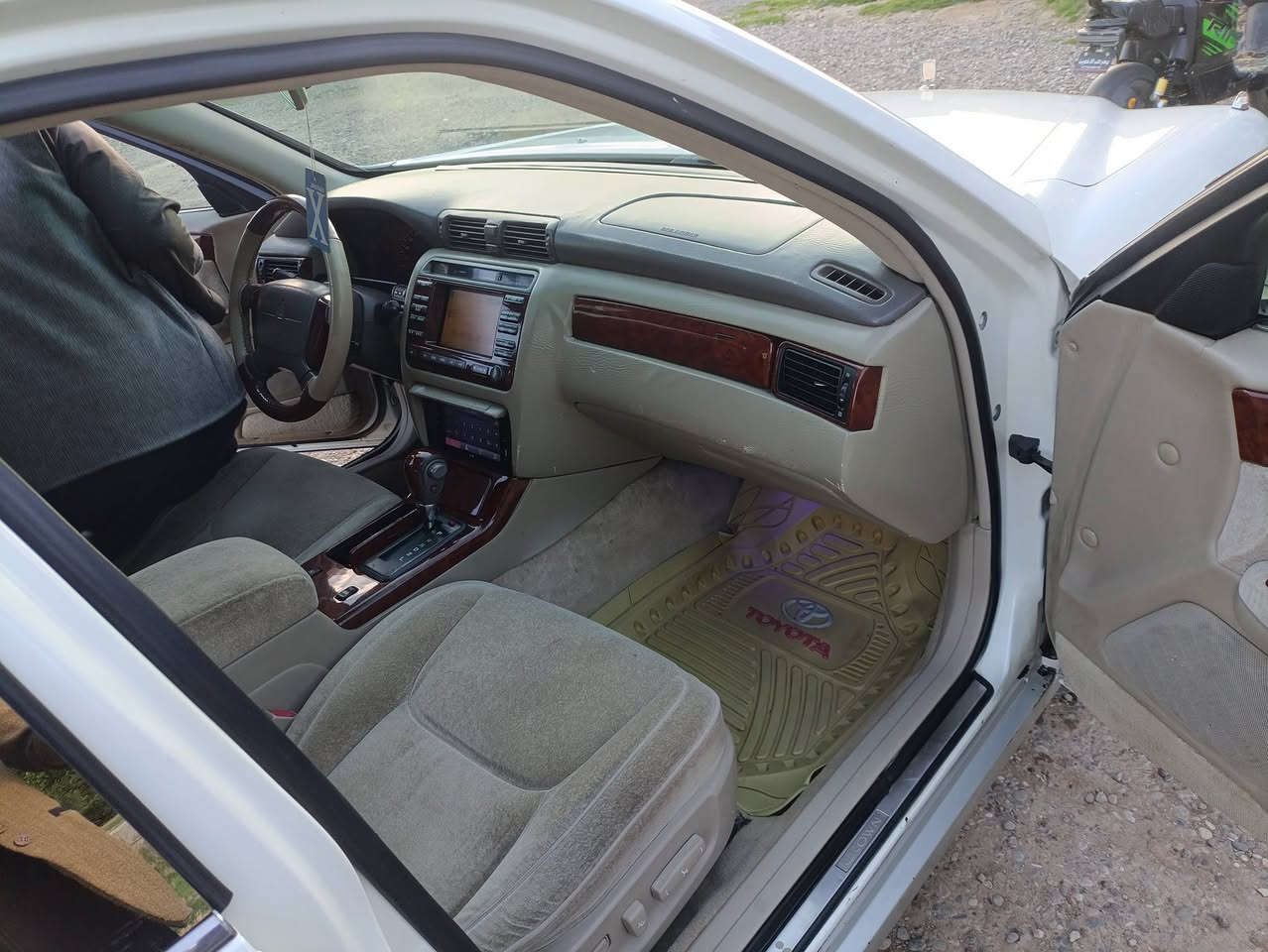 السلام عليكم ملكه ادوات ادوات متومه كامل وين ما يعجبك روح بيه اي محافظة بالك سنويه لغاية 28  هزه جديده محرك كير شرط دكمتين اربع كشنات كهرباء مري شفط + هيتر كروز سرعه دتفئه تبريد كلها شغاله سياره جديد مال بيت السعر 41 وبيه مجال وترهم مقدمه وبل شهر معا الكفيل  ويرهم مراوس حسب القناعه للتصال *********** المكان الشرقاط الايسر
