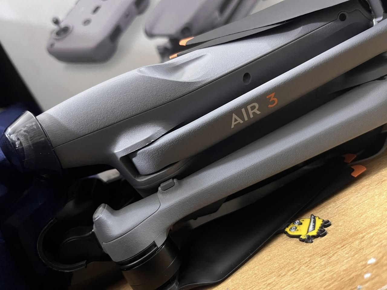 السلام عليكم 
dji.  
AIR.  3.  KOMPO. SMART
قطعه حرامات ينكال عليهه مستعمل 
اير ثري كومبو نضافه١٠٠/١٠٠ 
كامل ملحقات درون كفاله من كلشي 
شكد متتوقع نضيفه 
السعر والاستفسار ***********
مكاني بغداد الاعضميه 
توصيل متوفر
