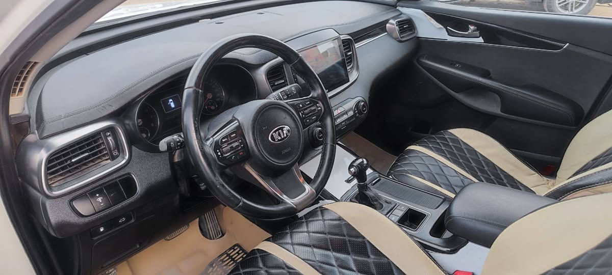 السلام عليكم معرض الماجد يرحب بكم احبتي 🥰🥰😍 
كيا سورينتو 2016 خليجي ومكفول وفول مواصفات 
6 سلندر 
7 راكب 
جنطة كهرباء 
تحكم ستيرن فول 
رزاق لايت 
كشن كهرباء 
لد اماميبك لايت لد 
ويل كب كروم
حساس امامي خلفي 
تبريد 3 قطع 
للمزيد التواصل مع الرقم التالي 
***********
