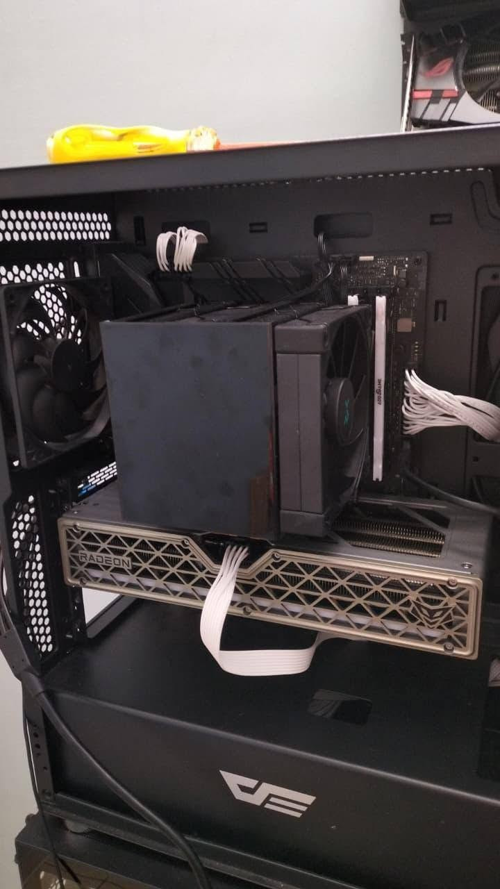 السلام عليكم شباب للبيع PC نظيف جدا ويشتغل بدون أي مشاكل المواصفات
AMD Ryzen 7 5700X
Asus Rog Strix B550 F gaming
Sapphire Rx 9060XT Nitro+ OC 16GB 
32GB Addlink 3600 DDR4 
Nvme M.2 512 Lexar 
Nvme m.2 Kingston 2TB 
Ark 620 deepcool 
Asia Horse Jungle Leopard 2 3Fan sets 
Case DarkFlash 
850W thermalright PSU 
Msi Mag 25' 300Hz IPS 0.5Ms 1080P Esport gaming monitor
Elsa 27' 360Hz IPS 1080P Esport monitor 
الحاسبة هذي السنة اخذتها شهر الثاني او الثالث وتحت الضمان
سعر قيم بما يرضي الله والرجاء المراسلة للجادين فقط.
متواجد فقط واتساب 
+964 771 333 0098


**إذا كنت صاحب هذا الإعلان وتريد حذفه لأي سبب، رجاءا أرسل رسالة إلى الدعم الفني**