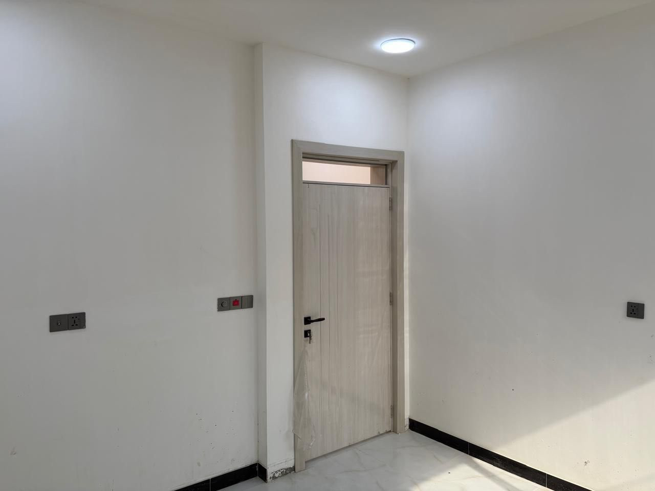 مكتب الأمير للعقار والاستثمار والمقاولات العامه

مشتملات عدد 2 للبيع موقع البنوك التربيه 

المساحه 40 م 

الواجه. 4م. النزال 10 م

يحتوي على متخل واحد صاله مع مطبخ وخدمات 

ومنو الطابق الاول 

الطابق الثاني غرفه غرفتين نوم والطابق الثالث غرفت نوم وسطح البيت زيرو غير مسكون 

للاستفسار مكتب الامير شارع الكنيسه 

***********
