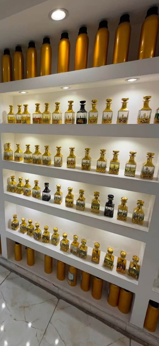 السلام عليكم شيش عرض عطور 250 مل الحجم مكاني البياع ابيعهن كلهن شلع القطعه بالف دينار ومستحيل اكو هيج سعر ***********
